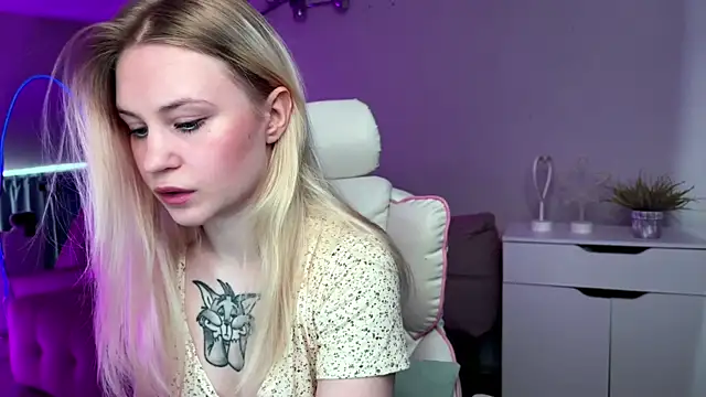 Sofia Kenwood online show from June 3, 2026, 4:04 am
