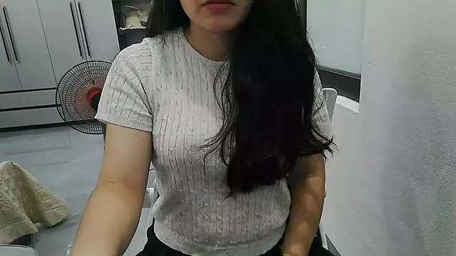 Snapshot of Emachiii chatting on July 21, 2026, 12:29 pm Emachiii online show from July 21, 2026, 12:29 pm