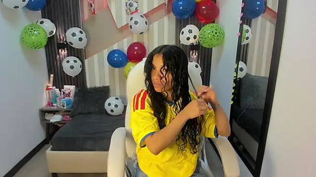 LittleeStar online show from June 17, 2026, 8:32 pm