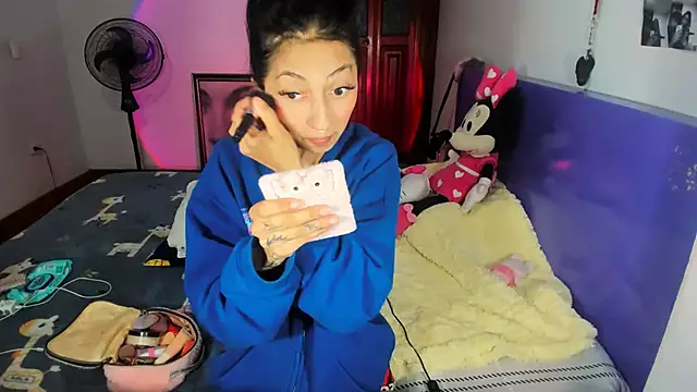 Snapshot of Anais_lux chatting on June 27, 2026, 12:15 am Anais lux online show from June 27, 2026, 12:15 am