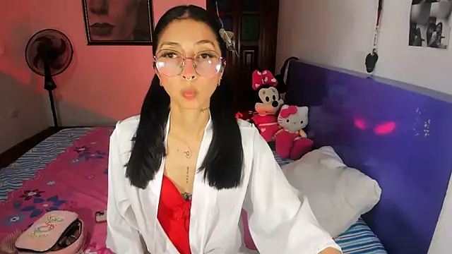 Snapshot of Anais_lux chatting on June 30, 2026, 12:22 am Anais lux online show from June 30, 2026, 12:22 am