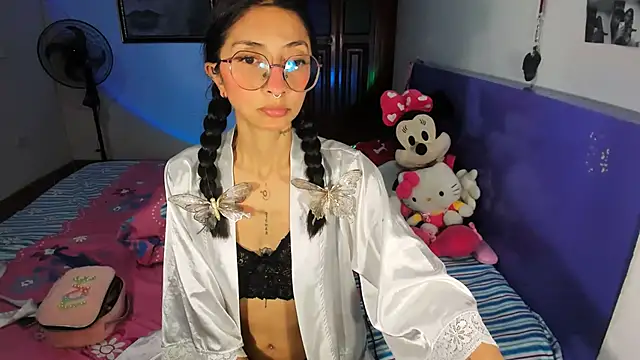 Snapshot of Anais_lux chatting on July 1, 2026, 12:01 am Anais lux online show from July 1, 2026, 12:01 am