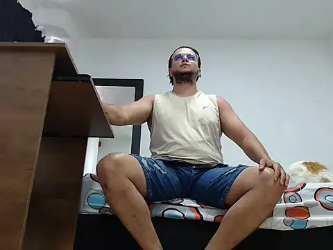 cloudsxxx online show from June 16, 2026, 3:47 pm