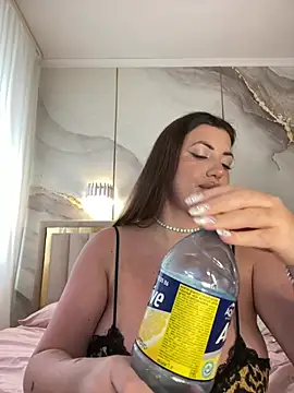 TiffaNoel online show from July 22, 2026, 1:58 pm