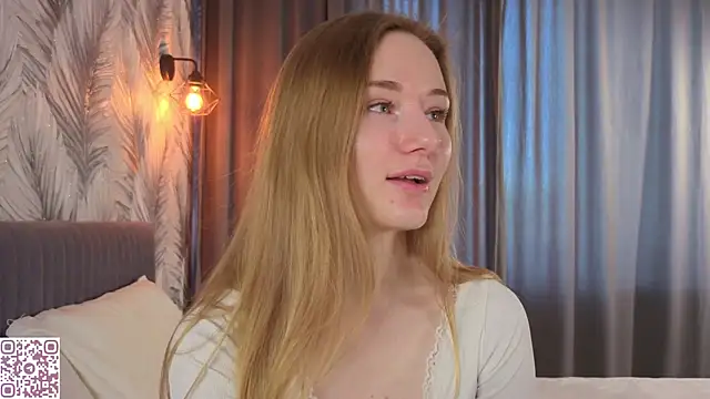 ElvinaRose online show from May 16, 2026, 4:31 am