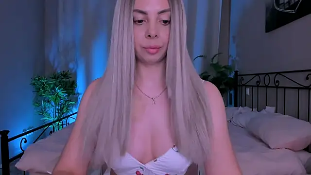 VelvetEliza online show from July 5, 2026, 7:32 pm
