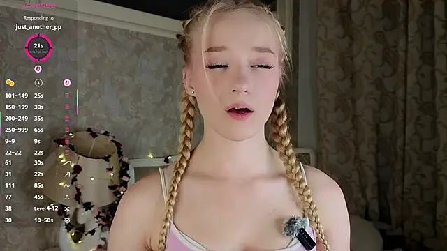 Snapshot of Emma_Frosty chatting on July 2, 2026, 10:27 pm Emma Frosty online show from July 2, 2026, 10:27 pm