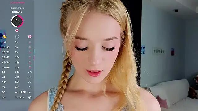Snapshot of Emma_Frosty chatting on July 11, 2026, 11:28 pm Emma Frosty online show from July 11, 2026, 11:28 pm
