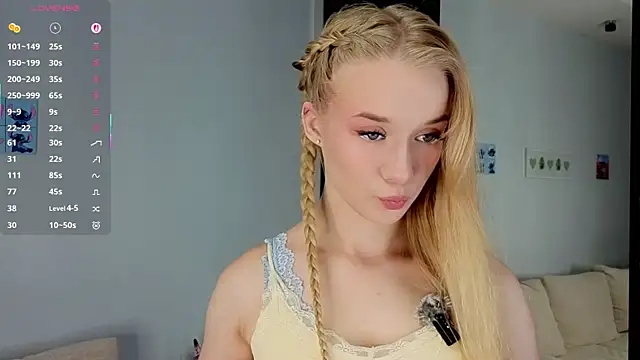 Snapshot of Emma_Frosty chatting on July 13, 2026, 11:18 pm Emma Frosty online show from July 13, 2026, 11:18 pm