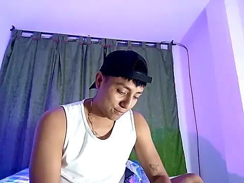 Snapshot of dereck14c chatting on January 12, 2026, 10:59 pm dereck14c online show from January 12, 2026, 10:59 pm