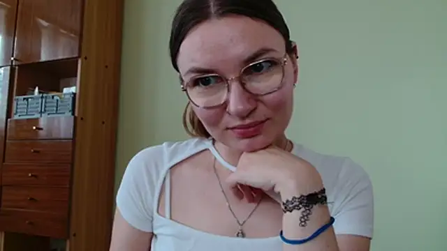 LooveELLYx online show from July 15, 2026, 6:29 am
