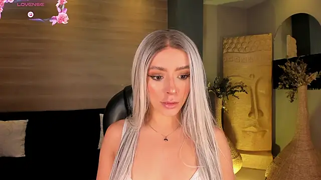 IsabellaMoreau online show from April 27, 2026, 7:56 pm