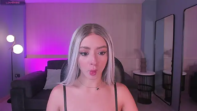 IsabellaMoreau online show from May 7, 2026, 7:52 pm