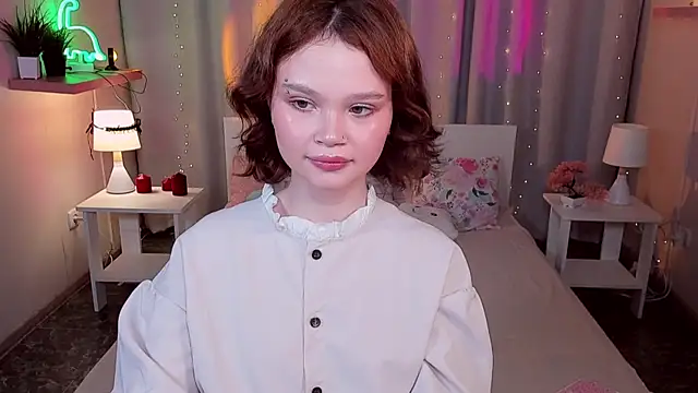 EmilyChaves online show from June 18, 2026, 9:14 am