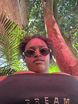 Snapshot of darle_volant chatting on June 20, 2026, 10:12 pm darle volant online show from June 20, 2026, 10:12 pm