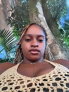 Snapshot of darle_volant chatting on July 6, 2026, 1:30 pm darle volant online show from July 6, 2026, 1:30 pm
