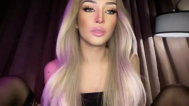 Alicegreenexx online show from August 3, 2026, 8:45 pm