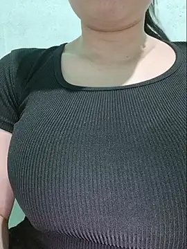 Snapshot of Shiny_Babe chatting on June 15, 2026, 2:19 pm Shiny Babe online show from June 15, 2026, 2:19 pm