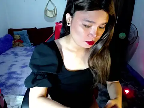 Snapshot of Urassiansweetcummer chatting on March 17, 2026, 2:49 am Urassiansweetcummer online show from March 17, 2026, 2:49 am