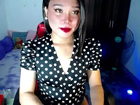 Snapshot of Urassiansweetcummer chatting on May 24, 2026, 12:59 am Urassiansweetcummer online show from May 24, 2026, 12:59 am