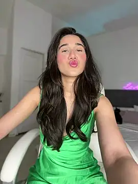 julieta jhonss online show from July 3, 2026, 3:24 am