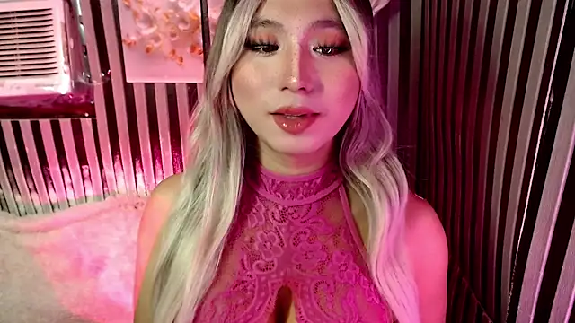 UrhotlucyTS online show from July 3, 2026, 7:37 am