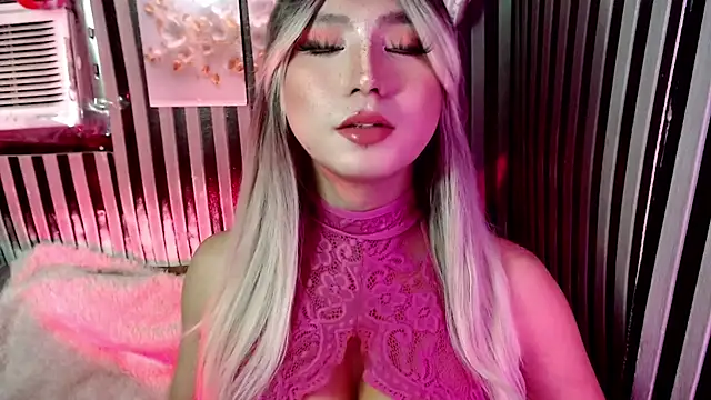 UrhotlucyTS online show from July 7, 2026, 6:47 am