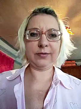VikaKing online show from May 28, 2026, 4:54 am