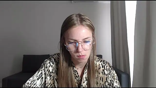HitGyrl online show from July 14, 2026, 8:08 am