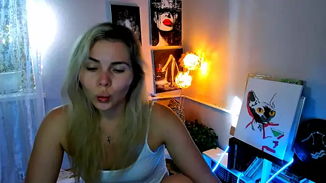 LoraBoyar online show from July 2, 2026, 2:12 pm