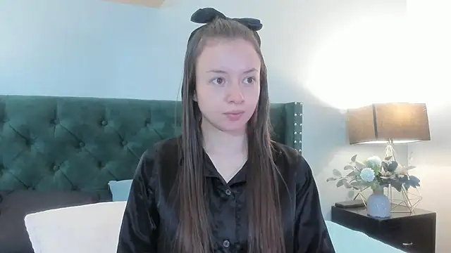 Snapshot of VioletaNova chatting on May 18, 2026, 11:27 am VioletaNova online show from May 18, 2026, 11:27 am