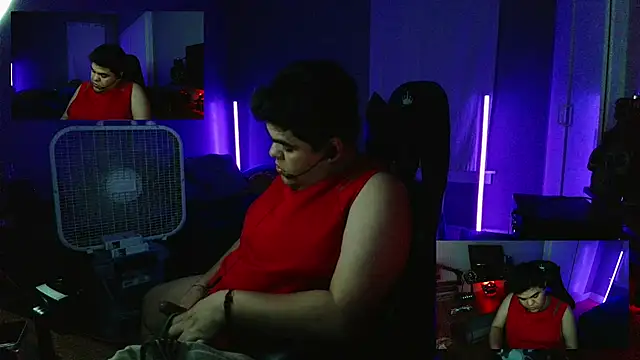 Snapshot of perversus12 chatting on August 3, 2026, 2:21 am perversus12 online show from August 3, 2026, 2:21 am