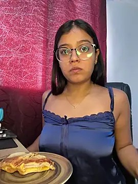 Camila Bustamante online show from June 13, 2026, 3:21 pm