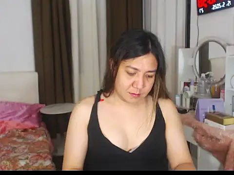 stellahugeX online show from May 15, 2026, 3:19 pm