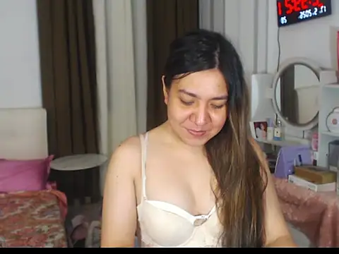 stellahugeX online show from May 16, 2026, 6:39 pm