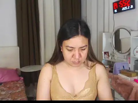 stellahugeX online show from May 17, 2026, 9:22 pm