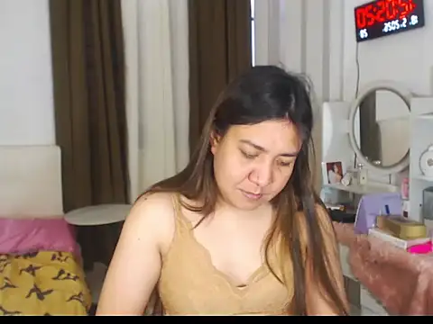 stellahugeX online show from May 18, 2026, 4:07 am