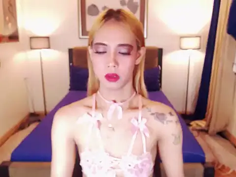 Snapshot of PreciousAmore chatting on June 11, 2026, 9:24 pm PreciousAmore online show from June 11, 2026, 9:24 pm