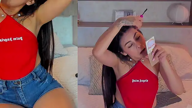 Snapshot of Emilly_Beaumont chatting on April 24, 2026, 2:08 pm Emilly Beaumont online show from April 24, 2026, 2:08 pm
