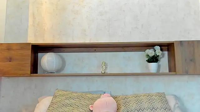 Snapshot of Emilly_Beaumont chatting on May 25, 2026, 1:17 pm Emilly Beaumont online show from May 25, 2026, 1:17 pm