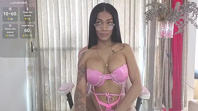 Snapshot of Queen_Morena chatting on July 4, 2026, 4:24 pm Queen Morena online show from July 4, 2026, 4:24 pm