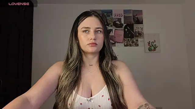 Snapshot of Veronika__Winslow_ chatting on May 28, 2026, 5:16 am Veronika Winslow online show from May 28, 2026, 5:16 am