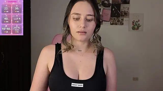Snapshot of Veronika__Winslow_ chatting on July 29, 2026, 12:31 am Veronika Winslow online show from July 29, 2026, 12:31 am
