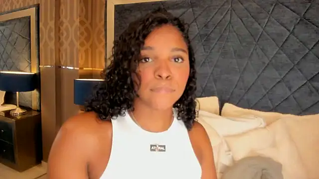 Snapshot of LisaMendez chatting on July 1, 2026, 9:25 pm LisaMendez online show from July 1, 2026, 9:25 pm