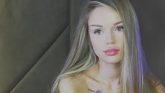 MarilynNova online show from July 5, 2026, 4:52 am