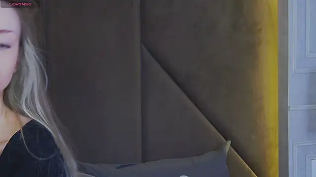 MarilynNova online show from July 12, 2026, 5:31 am