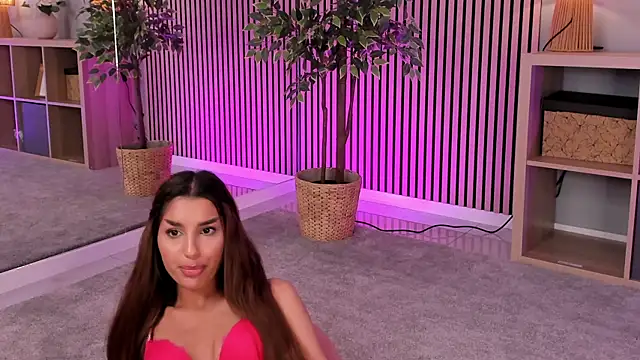 ZariaVera online show from July 28, 2026, 6:20 pm