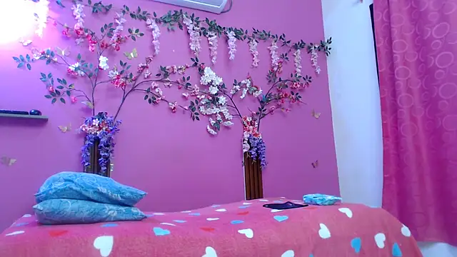 Snapshot of skinnybarbie022 chatting on June 12, 2026, 12:20 am skinnybarbie022 online show from June 12, 2026, 12:20 am