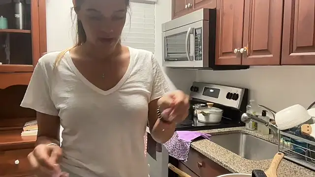 prettyykitty22 online show from May 2, 2026, 2:05 am