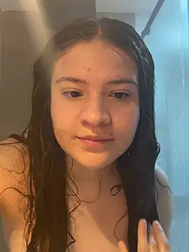 Snapshot of Emilyybennet_ chatting on August 7, 2026, 1:13 pm Emilyybennet online show from August 7, 2026, 1:13 pm